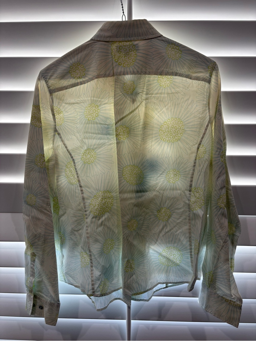 Button down - Picture 2 of 2